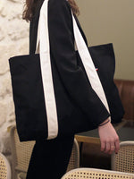 sac fabio noir porté à l'épaule